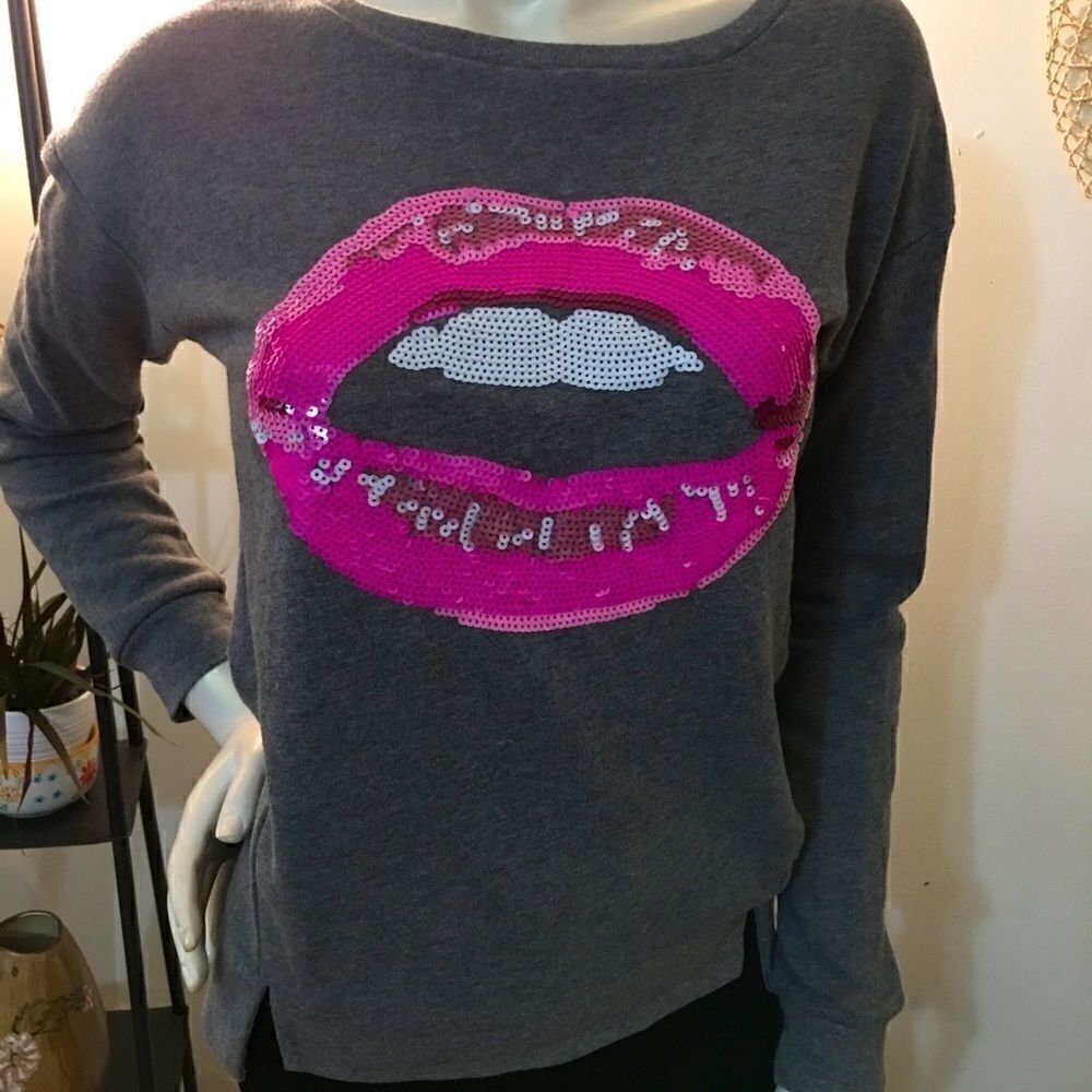 Juicy Couture Sequin lips top‎